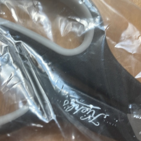 NEW back to school Kiehl’s black Scissors - Picture 2 of 2